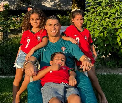 Cristiano Ronaldo with children